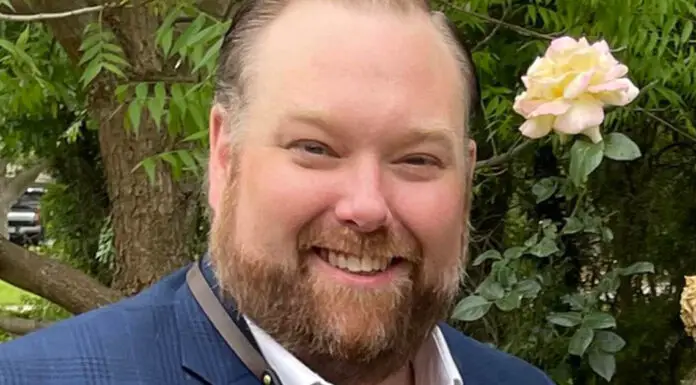 Texas dad got swept away while ‘holding tight to his babies,’ eyewitness says