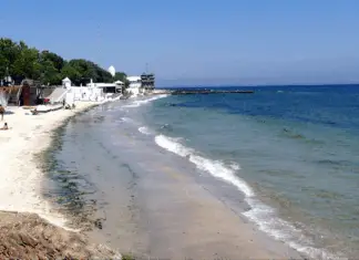 Three beachgoers dead after sea mines wash up on beach and explode at popular tourist spot