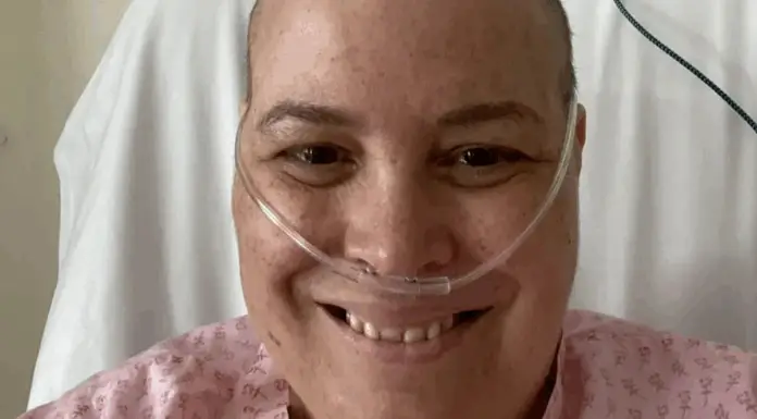 Woman shares ’embarrassing’ symptoms she regrets hiding from doctors as she’s diagnosed with incurable cancer