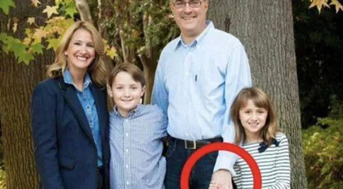 She believed it was just an ordinary photo — but zooming in revealed a shocking truth that turned her world upside down