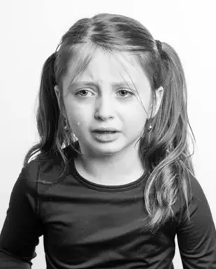 I returned to an empty house: my husband, my daughter, and their belongings were missing — her AirTag led me to the airport