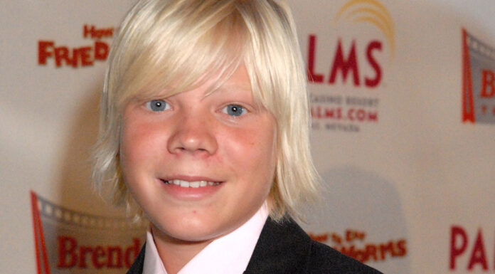 Former child star dead at 33 after medical emergency