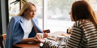 10 subtle signs people show when they don’t like you (but won’t say it outright)