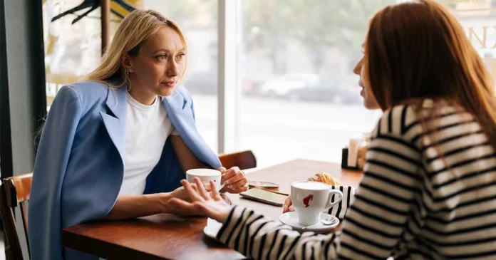 10 subtle signs people show when they don’t like you (but won’t say it outright)