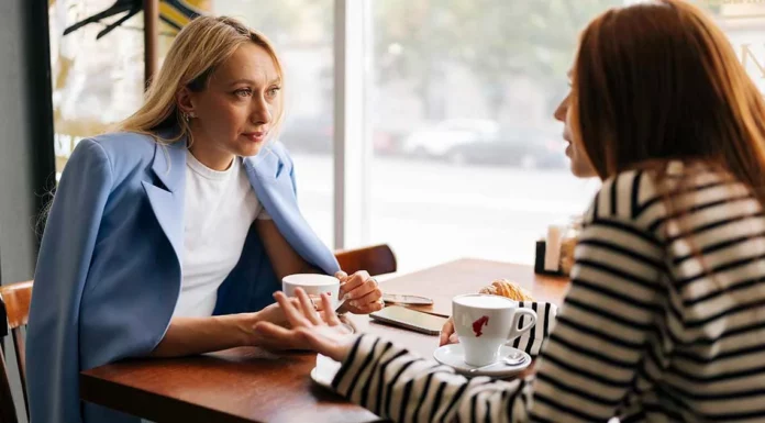 10 subtle signs people show when they don’t like you (but won’t say it outright)