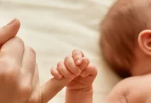I gave birth alone, but everything changed when the doctor saw my son and asked about his father