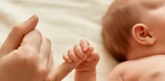 I gave birth alone, but everything changed when the doctor saw my son and asked about his father