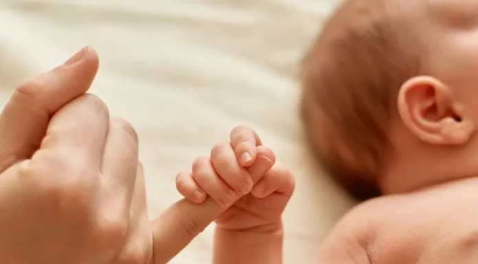 I gave birth alone, but everything changed when the doctor saw my son and asked about his father