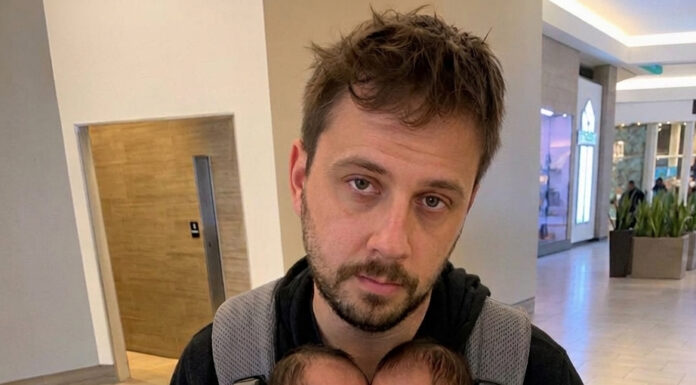 While changing my newborn twins in the women’s restroom, an entitled stranger called the authorities—it backfired fast