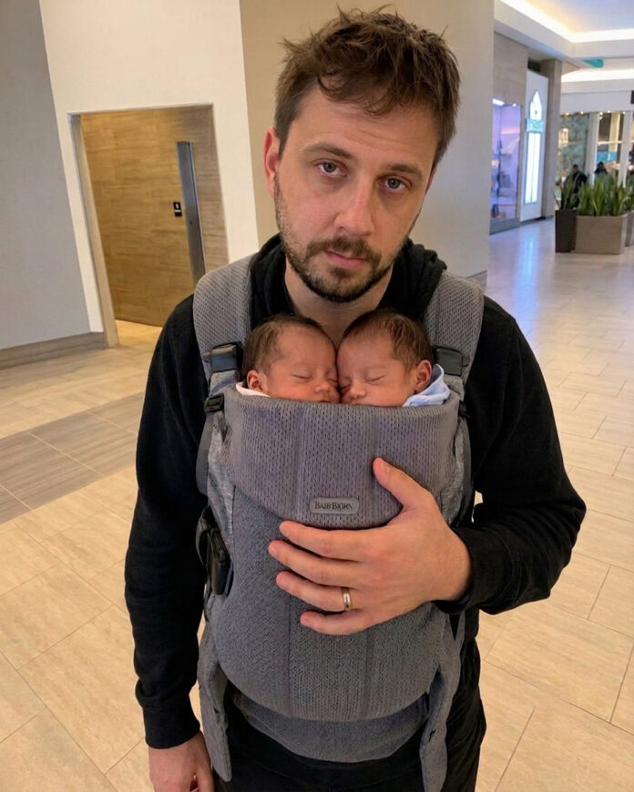 While changing my newborn twins in the women’s restroom, an entitled stranger called the authorities—it backfired fast